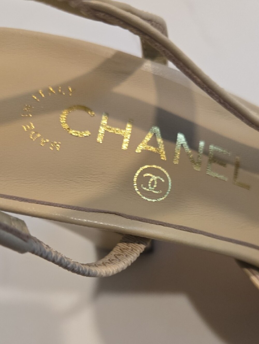 CHANEL Beige and Black Iconic Two-Tone Slingback Pumps with Cap Toe - Picture 2 of 6